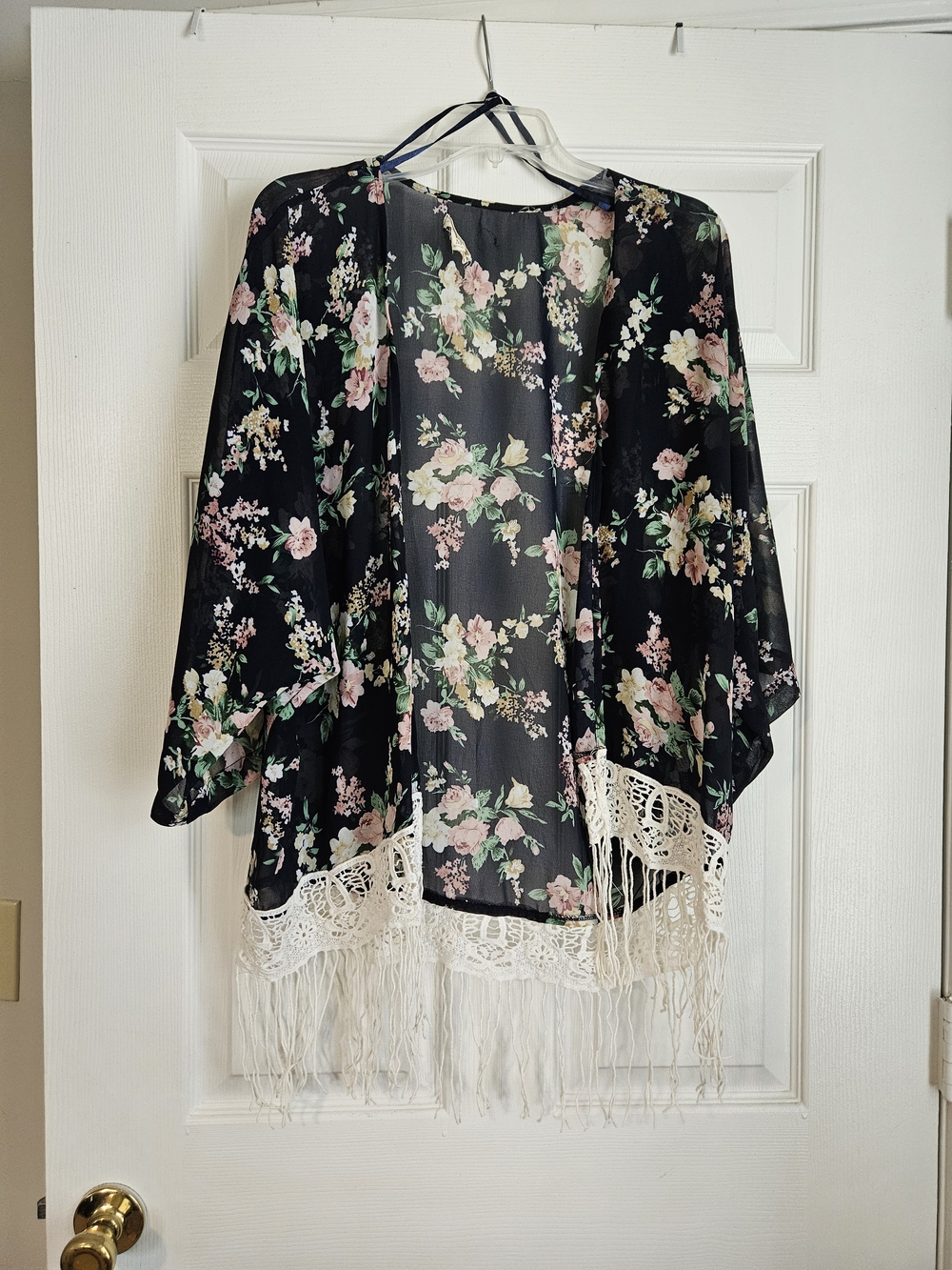 Rachael & Chloe Black Floral Sheer Kimono with Cream Lace Fringe